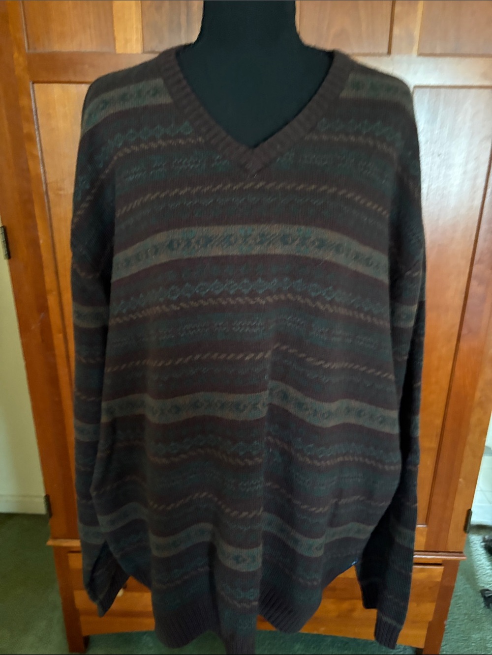 Chaps Men's V-Neck Striped Pattern Sweater in Brown and Green